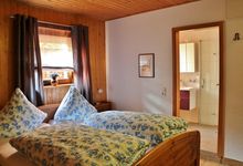 Das Schlafzimmer mit Badezimmer